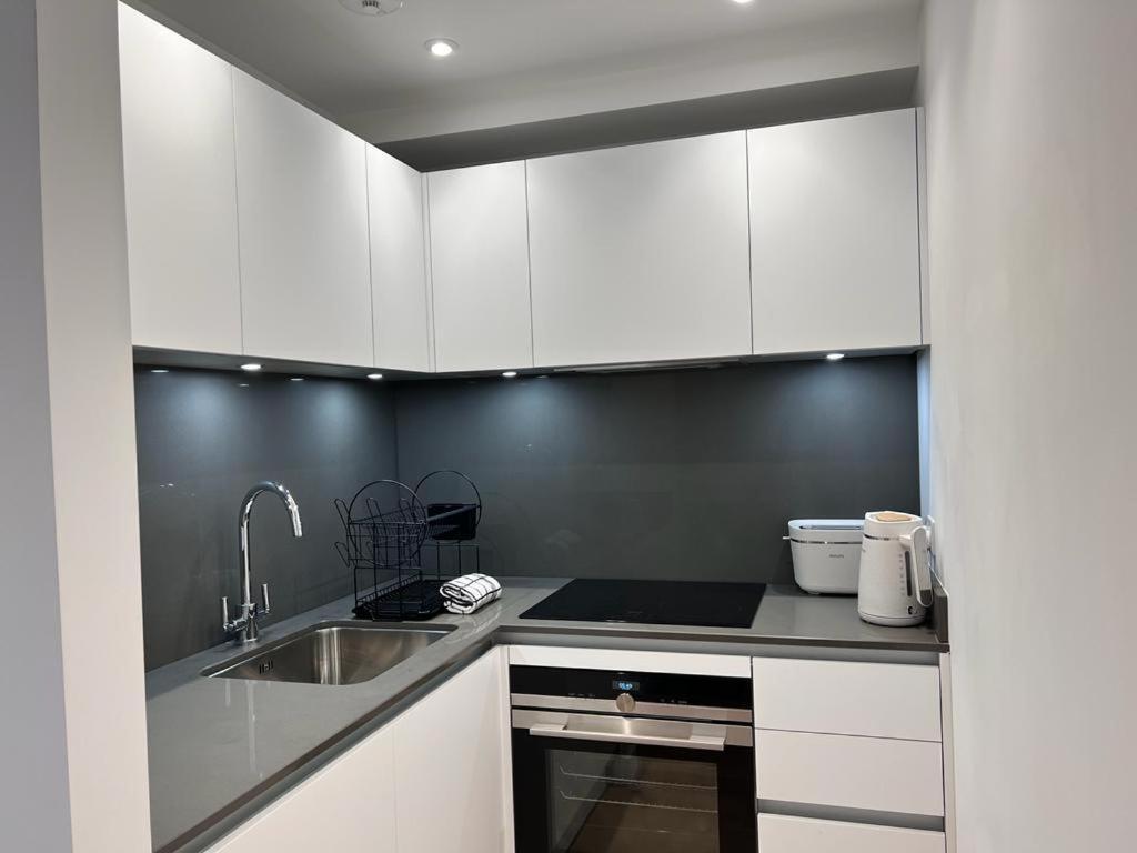 Chapel - Central Studio Apartment Бат Екстериор снимка