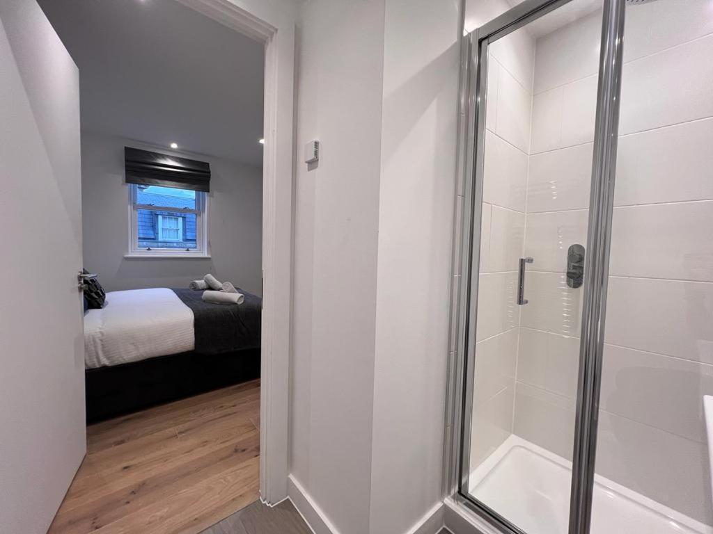 Chapel - Central Studio Apartment Бат Екстериор снимка
